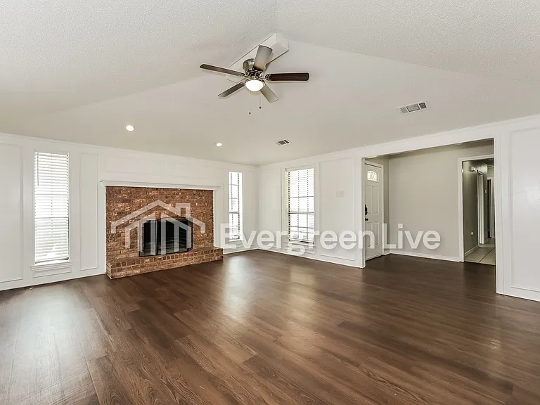 2401 Willow Oak Dr — Photo 4