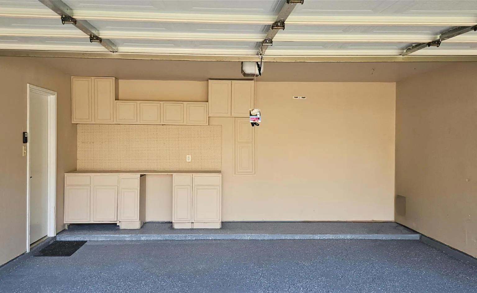 5 bed, 2.5 bath, 2692 sqft, $2,650 — Photo 3