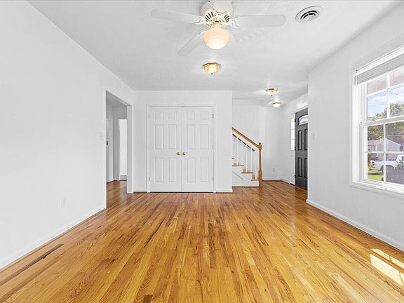4th image of 2956 Stonebridge Cir