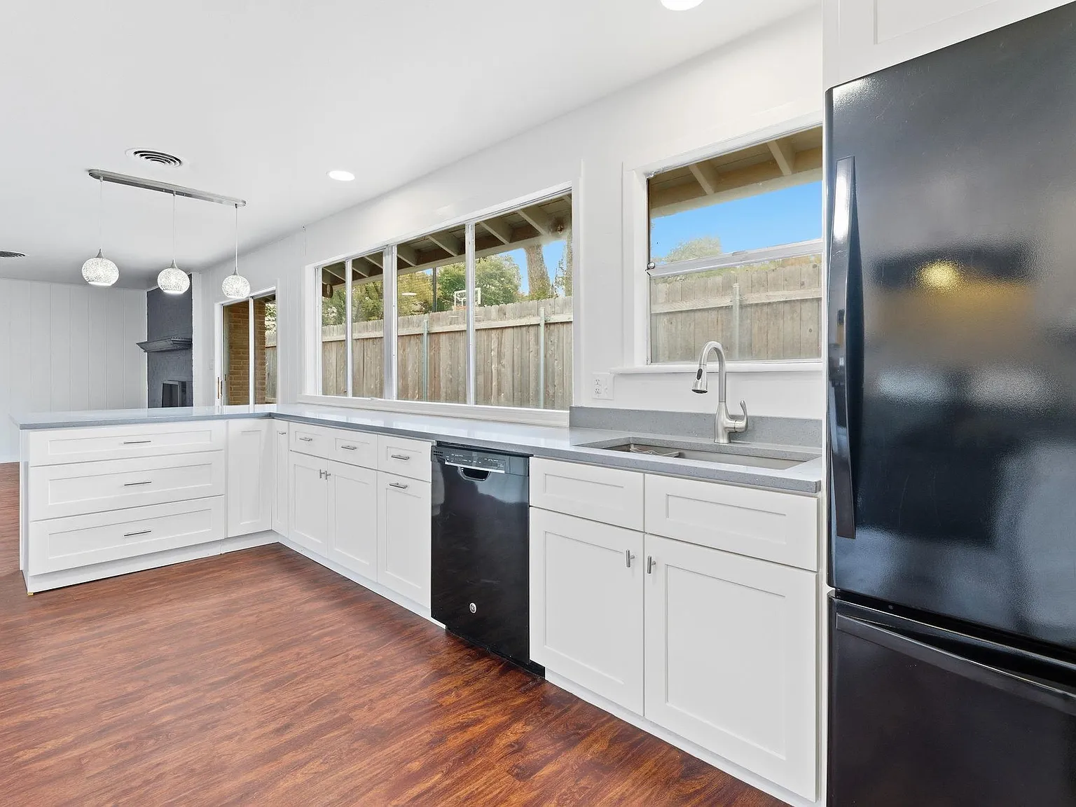 4 bed, 2.0 bath, 1908 sqft, $3,000 — Photo 4