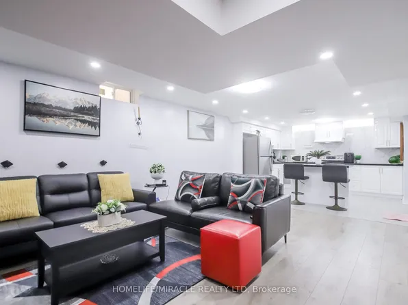 1301 Apollo St, Oshawa, ON L1K 3E6