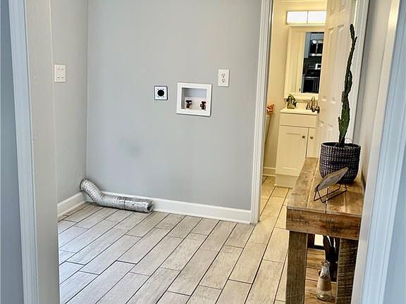 3rd image of 400 College St