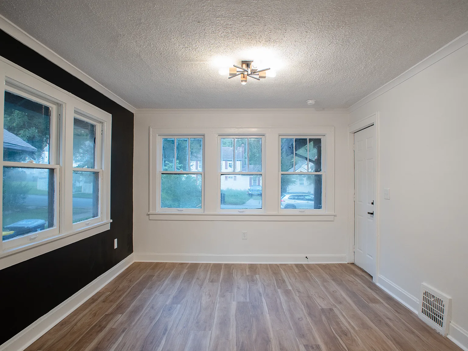 2 bed, 734 sqft, $1,525 — Photo 4