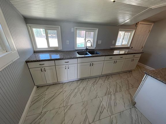 5th image of 7495 Central Ave