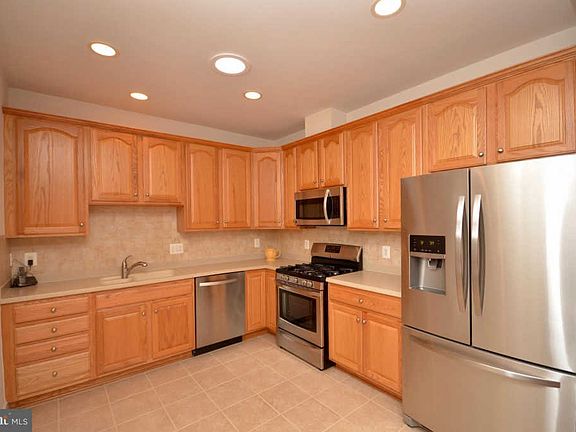 5th image of 20565 Rosewood Manor Sq