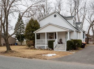 82 Kensington St, Feeding Hills, MA 01030