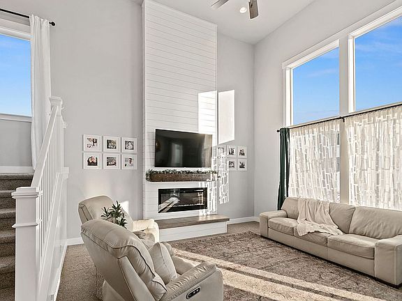 4th image of 391 W Landview Dr