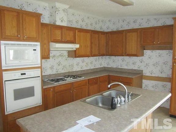 4th image of 335 Blue Grass Dr