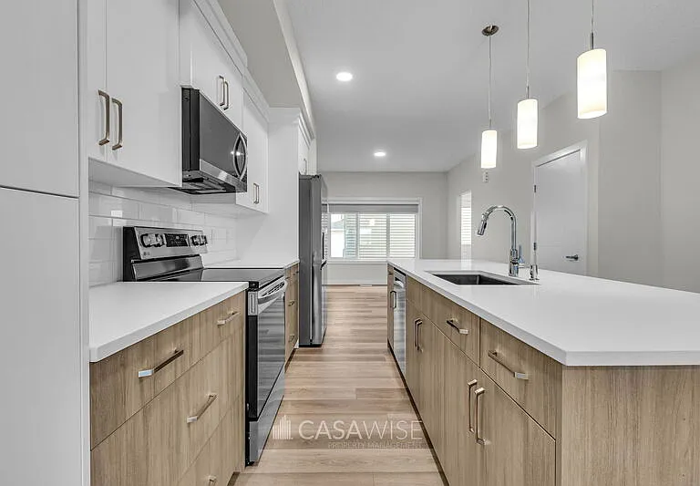 1071 Berg Pl — Photo 2