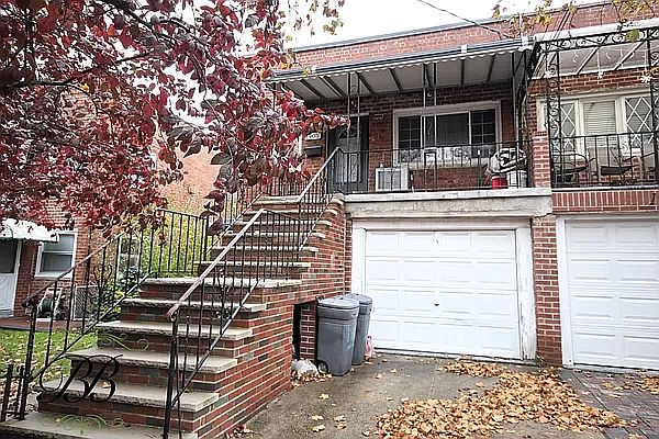 1st image of 1905 E 51st St