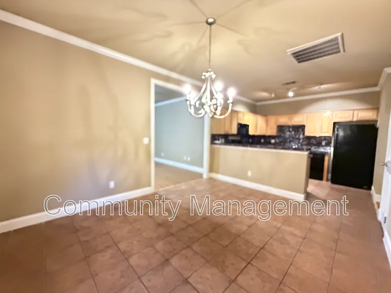 809 Summer Breeze Dr #302 — Photo 2
