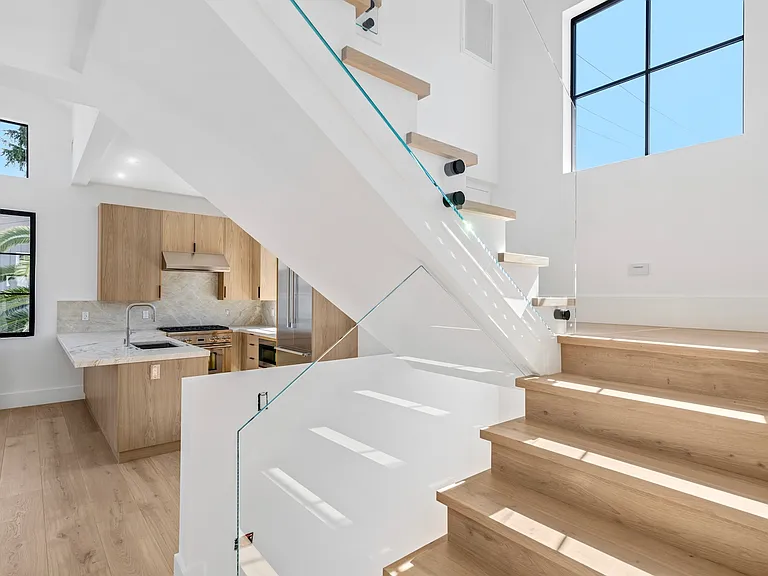 700 1/2 Iris Ave — Photo 13