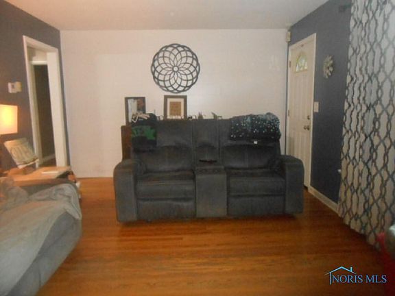 4th image of 11058 Sunset Dr