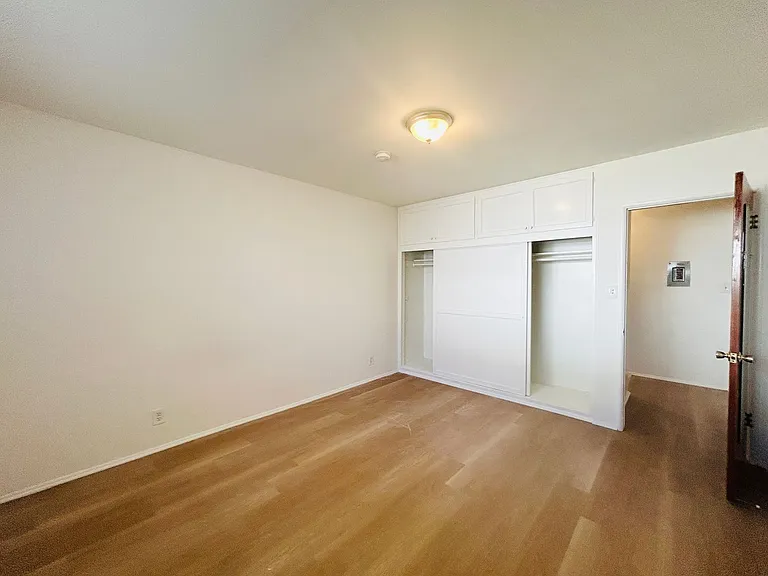 Wyandotte Apartments — Photo 11