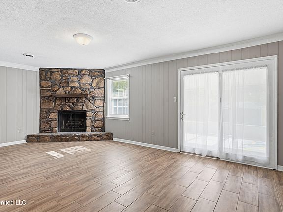3rd image of 5743 Iroquois Dr