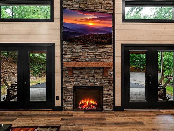 3rd image of 2036 Ridge Rd #16