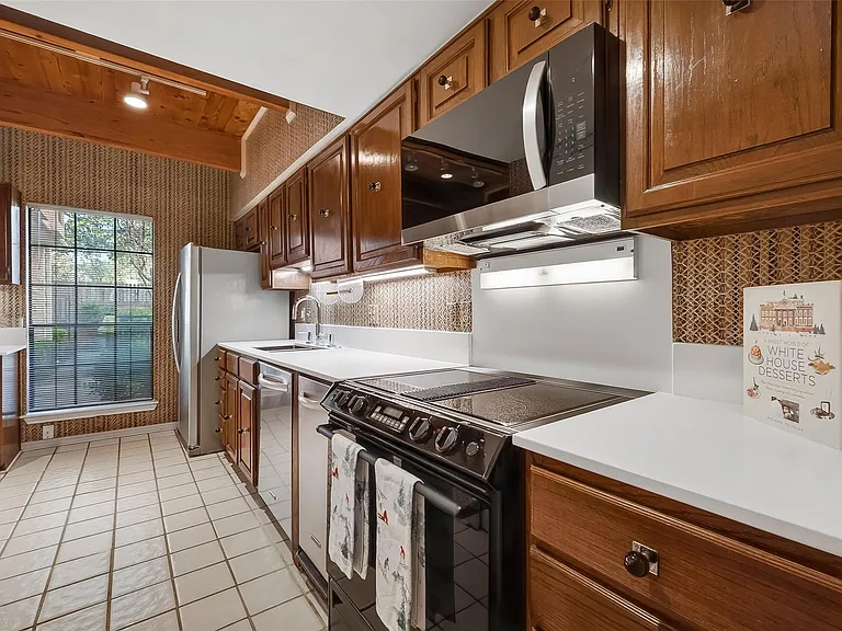 5338 Brownway St #B19 — Photo 24