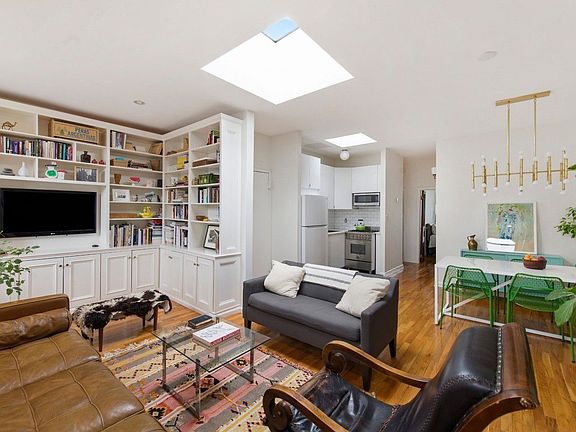 3rd image of 153 Lafayette Ave APT 5