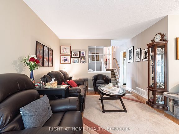 5th image of 22 Monterrey Dr