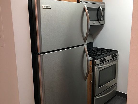 3rd image of 2 Gold St Ph 7