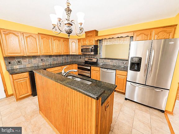 3rd image of 644 Beechwood Ave