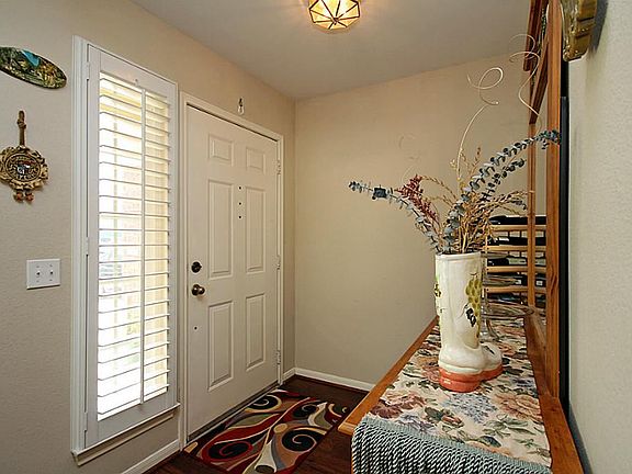 4th image of 4002 Elmwood Dr