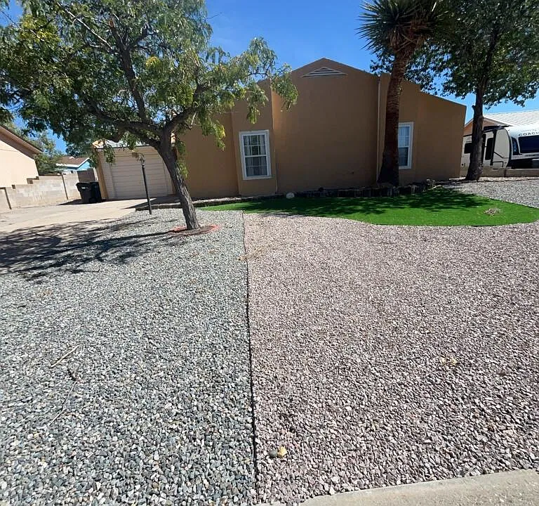 556 Stallion Rd SE