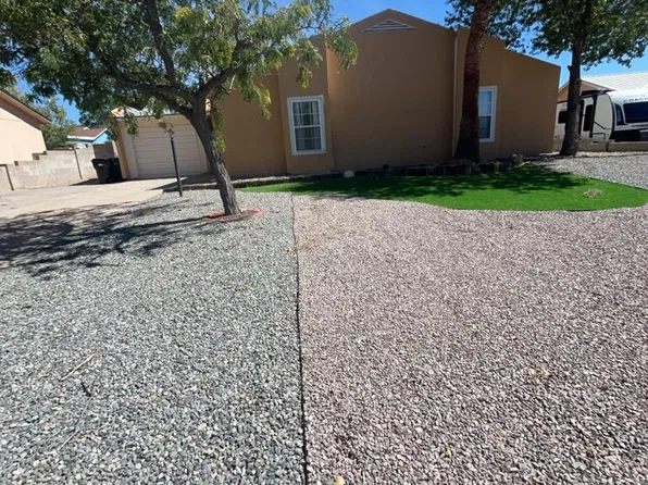 556 Stallion Rd SE, Rio Rancho, NM 87124