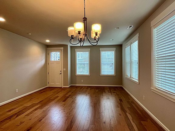 3rd image of 1532 247th Ave NE