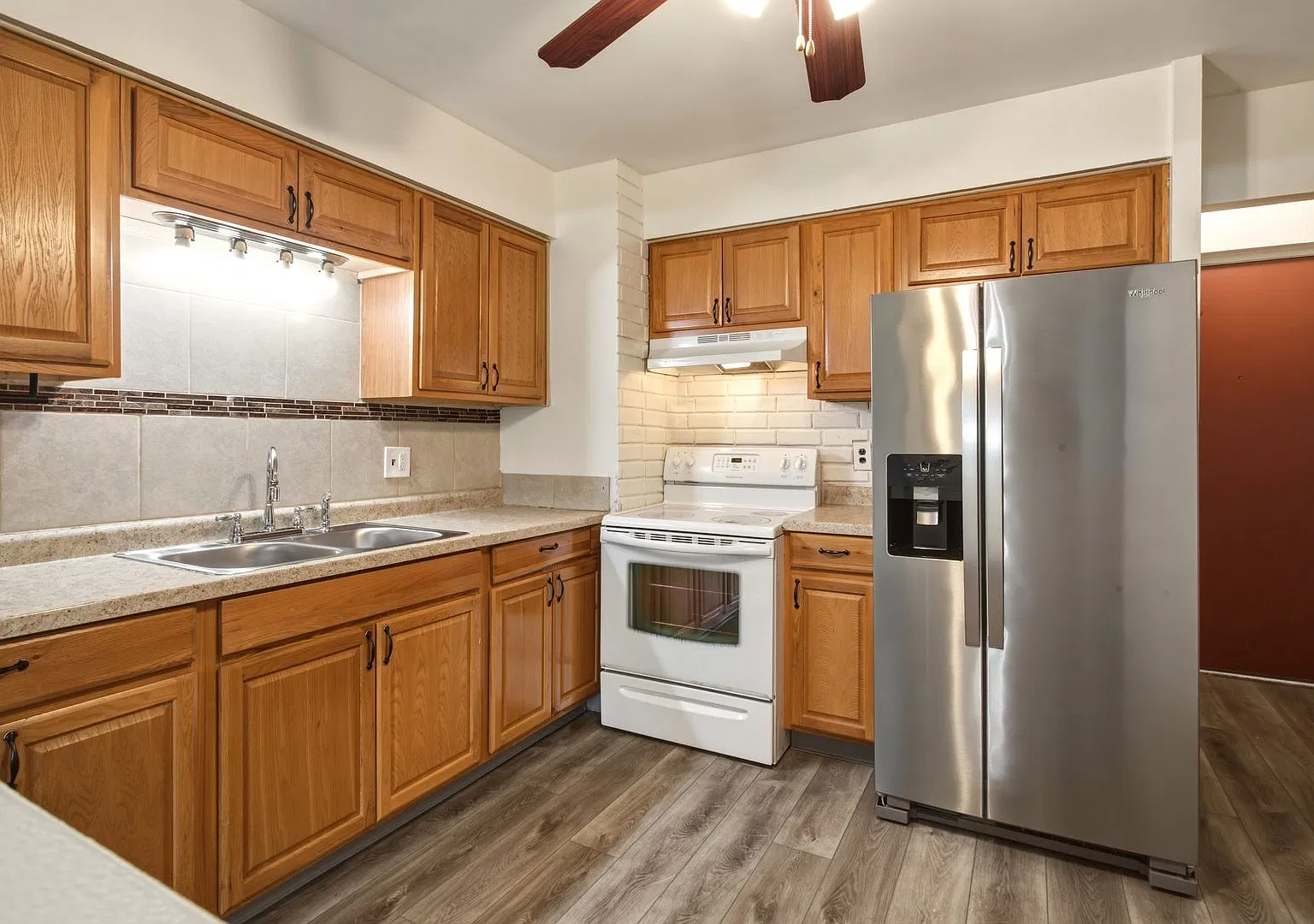 Coming Soon! Welcome to this charming 2-bedroom, 1.5-bathroom house located in Canton, MI. — Photo 3