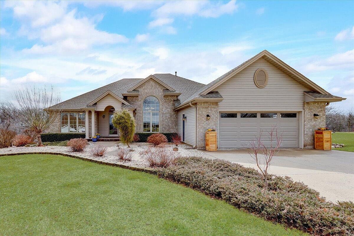 2933 Sun Meadow COURT, Delavan, WI 53115 Zillow