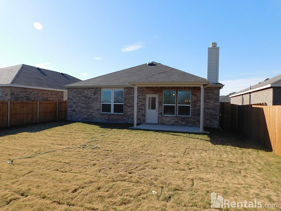 2nd image of 909 Jonius Creek Dr