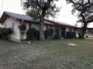 605 W Ash Dr, Johnson City, TX 78636