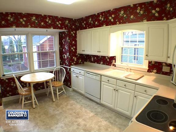 Bright, eat-in kitchen