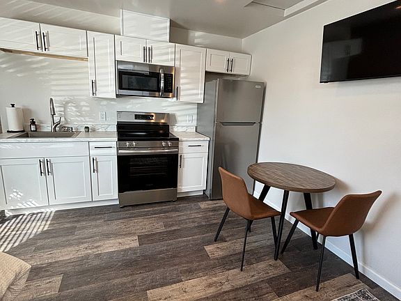 2nd image of 3928 Silver Leaf Dr #2