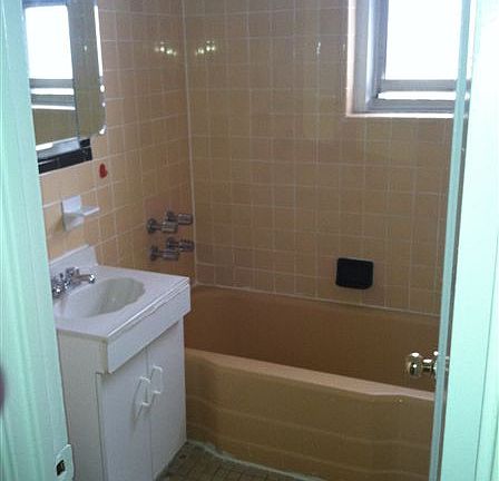 8210(Bathroom)