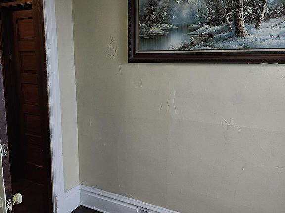 3rd image of 1323 Broadway