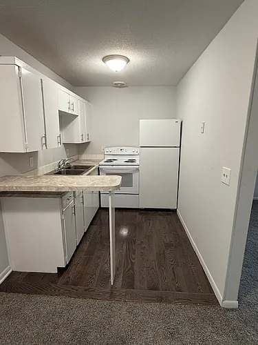 11 N Riley St Photo 1