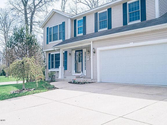 3rd image of 15334 Green Oak St