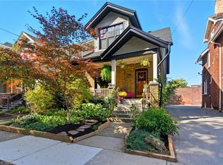 16 Burris St, Hamilton, ON L8M 2J2