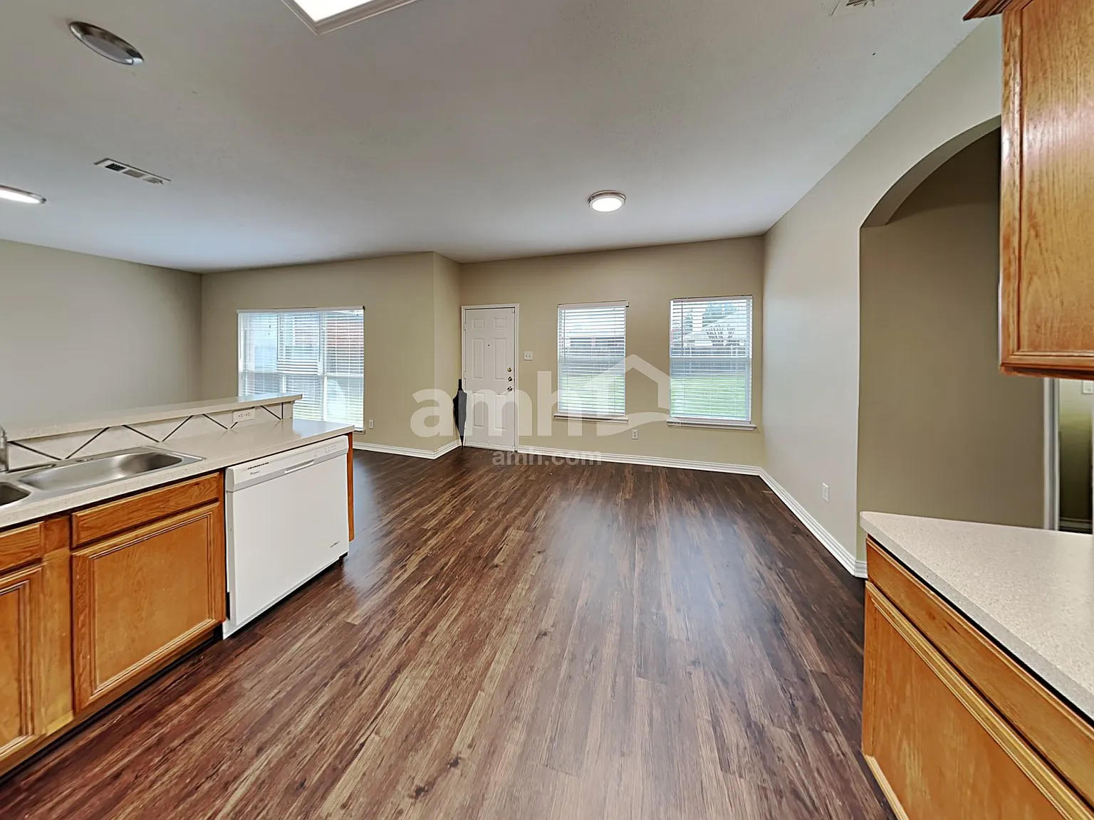 4 bed, 2.5 bath, 2588 sqft, $2,465 — Photo 4