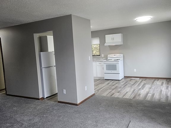 5th image of 560 Caroline Ave #560