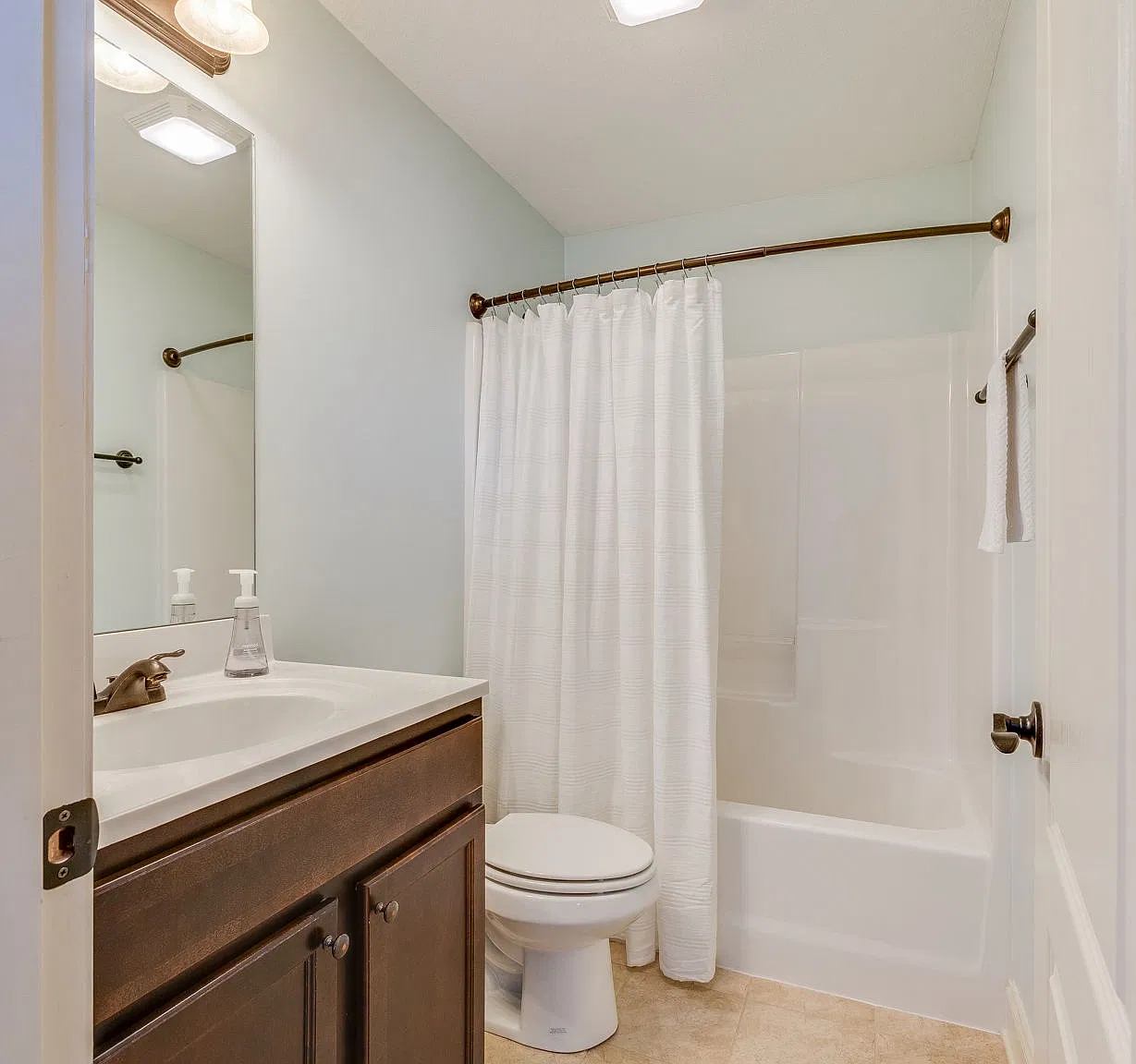 2 bed, 2.5 bath, 1500 sqft, $1,775 — Photo 3