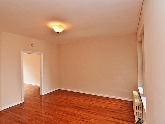 4th image of 120 Haven Ave APT 42