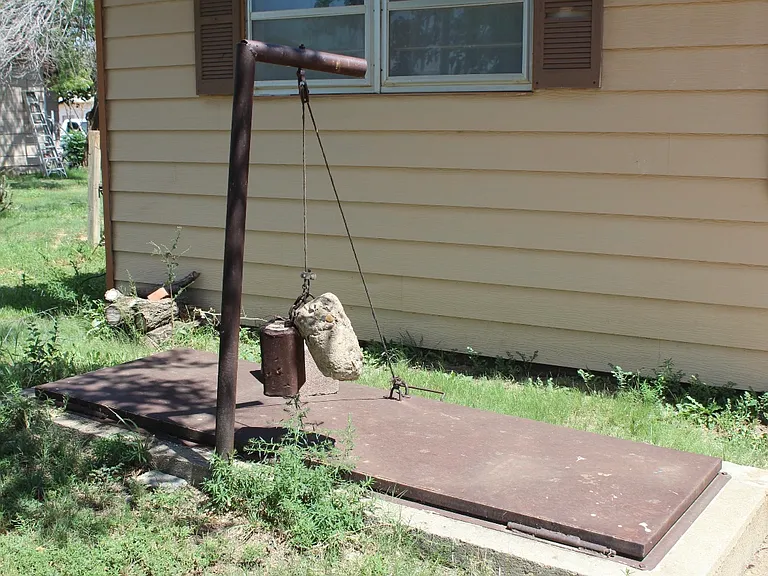 105 Moore Ave — Photo 8