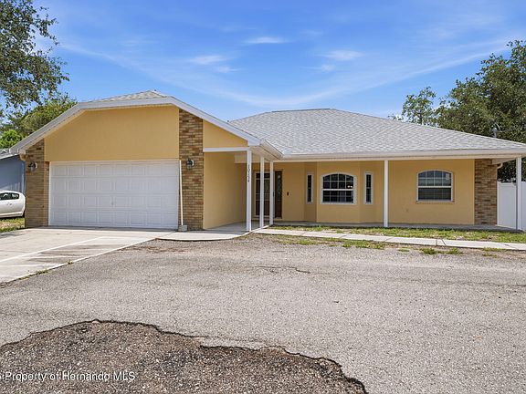 3rd image of 10154 Spring Hill Dr