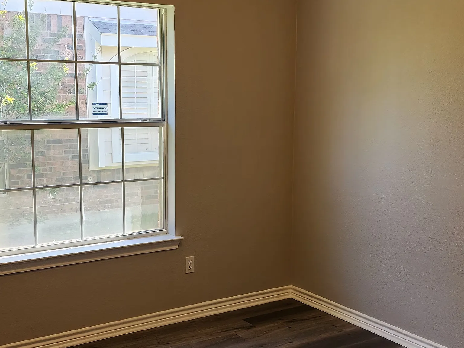 3 bed, 1980 sqft, $3,095 — Photo 4