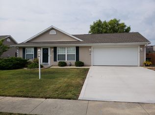 702 Bluestem Dr, Saint Joseph, IL 61873