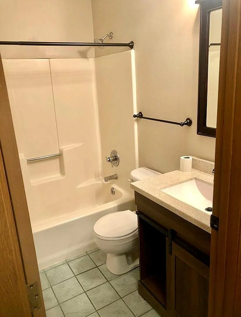 158 Hartford Ct — Photo 4