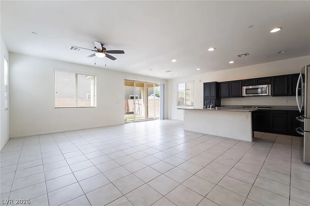 4 bed, 3.5 bath, 1862 sqft, $2,395 — Photo 4